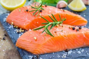 Filetes de salmón en la dieta de hombres con libido reducida